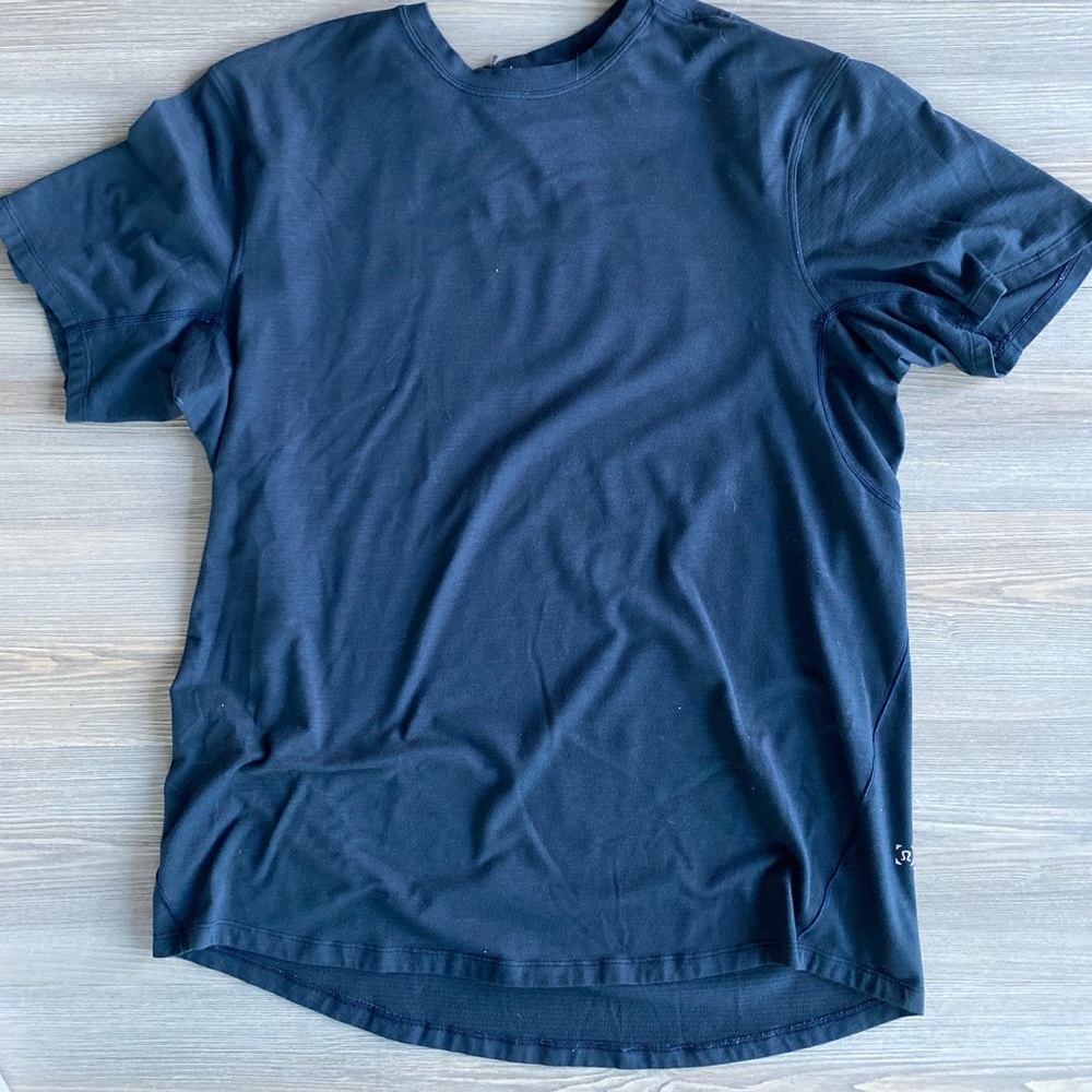Lululemon mens navy blue size large tee shirt